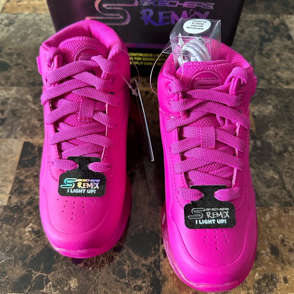 New Girl’s Skechers Remix Light Up Pink Sneakers.  Size: 12